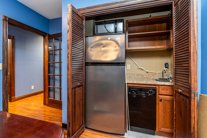 More Photos Of 535 Wellington Way, Lexington Medical For Sale