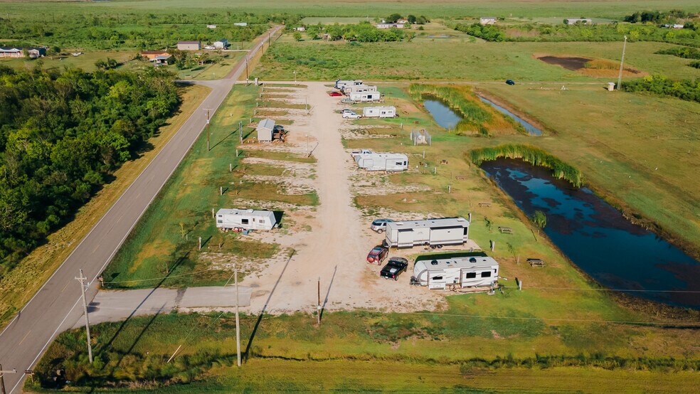 Primary Photo Of 2404 Fairway Dr, Angleton Trailer Camper Park For Sale