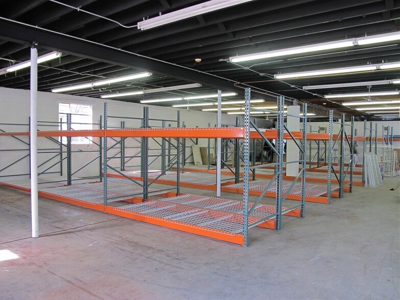 More Photos Of 5111-5115 W Roosevelt Rd, Cicero Manufacturing For Sale