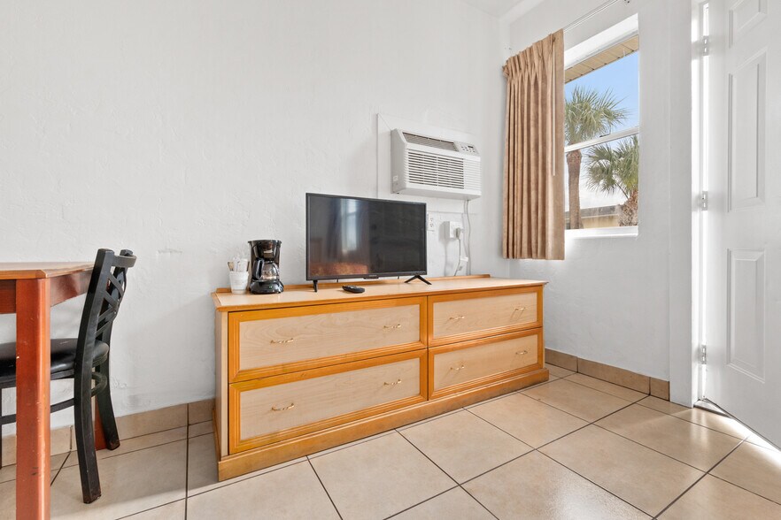 More Photos Of 801 Ridgewood Ave, Holly Hill Hotel For Sale