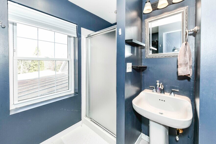 More Photos Of 173 Main St, Stanardsville Flex For Sale