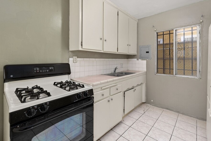 More Photos Of 2321 3rd Ave, Los Angeles Apartments For Sale