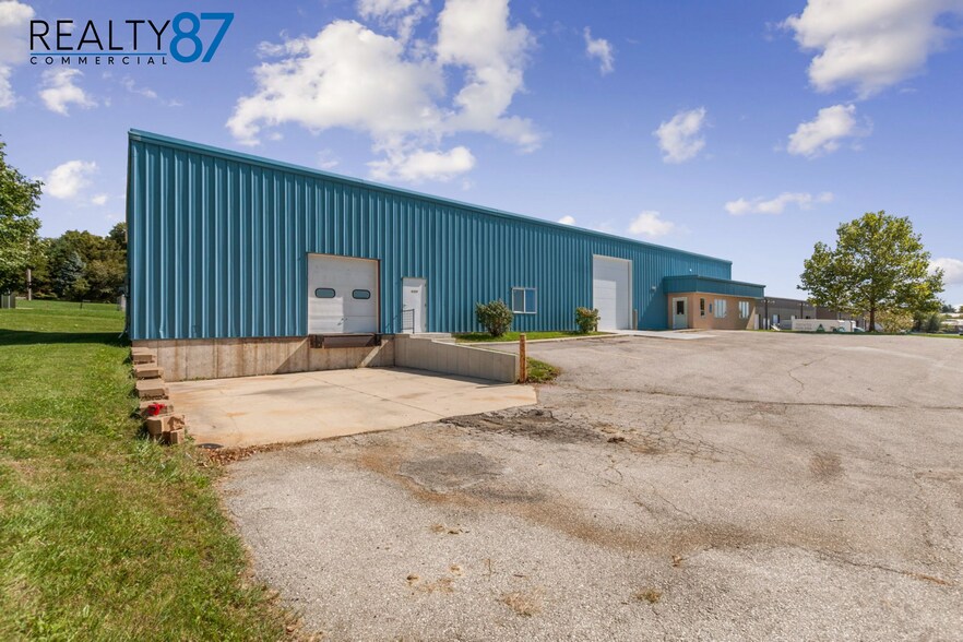 More Photos Of 6325 7th Street Ct SW, Cedar Rapids Warehouse For Lease