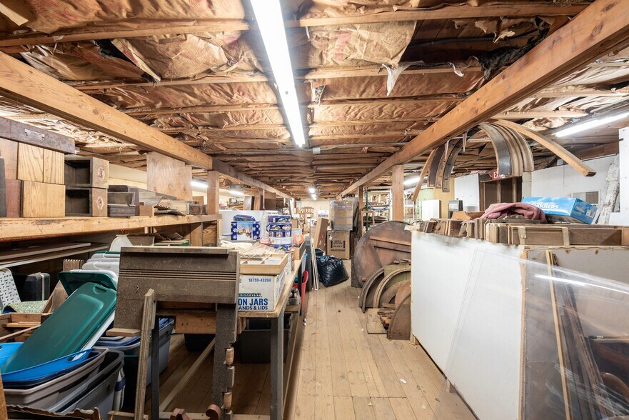 More Photos Of 890 Lake Ave, Woodstock General Retail For Sale