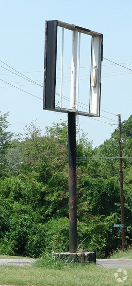 More Photos Of 1657-1671 S 3rd St, Memphis Freestanding For Sale