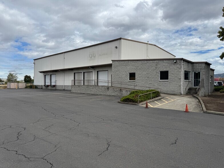 Primary Photo Of 1165 Fisher Ave, Medford Warehouse For Lease