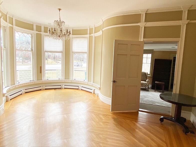 More Photos Of 1838 Elm St, Manchester Office For Sale
