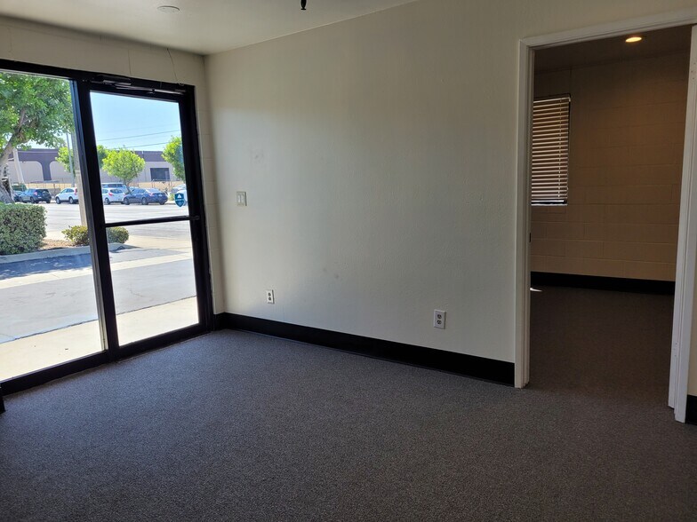 More Photos Of 1004 W Brooks St, Ontario Warehouse For Lease