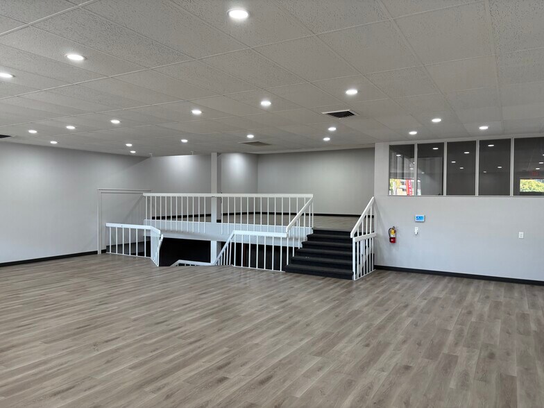 More Photos Of 6800 SW Beaverton Hillsdale Hwy, Portland Freestanding For Lease