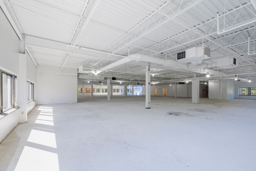 More Photos Of 6 Riverside Dr, Andover Research And Development For Lease