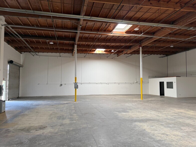 More Photos Of 4450 Dupont Ct, Ventura Manufacturing For Lease