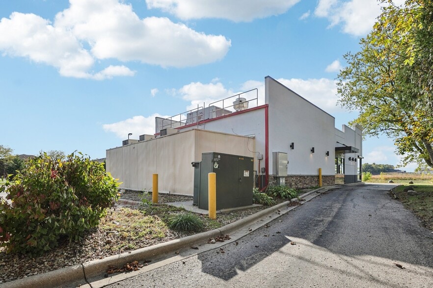 More Photos Of 1324 Nygaard St, Stoughton General Retail For Sale