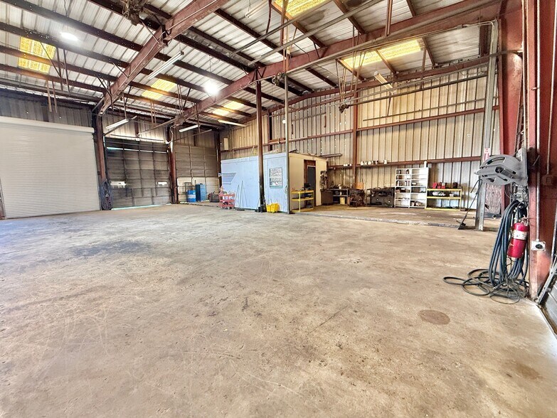 More Photos Of 704 Murray Rd, Dothan Warehouse For Lease