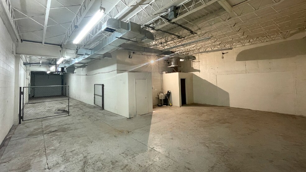 More Photos Of 3347 55th St, Woodside Industrial For Lease