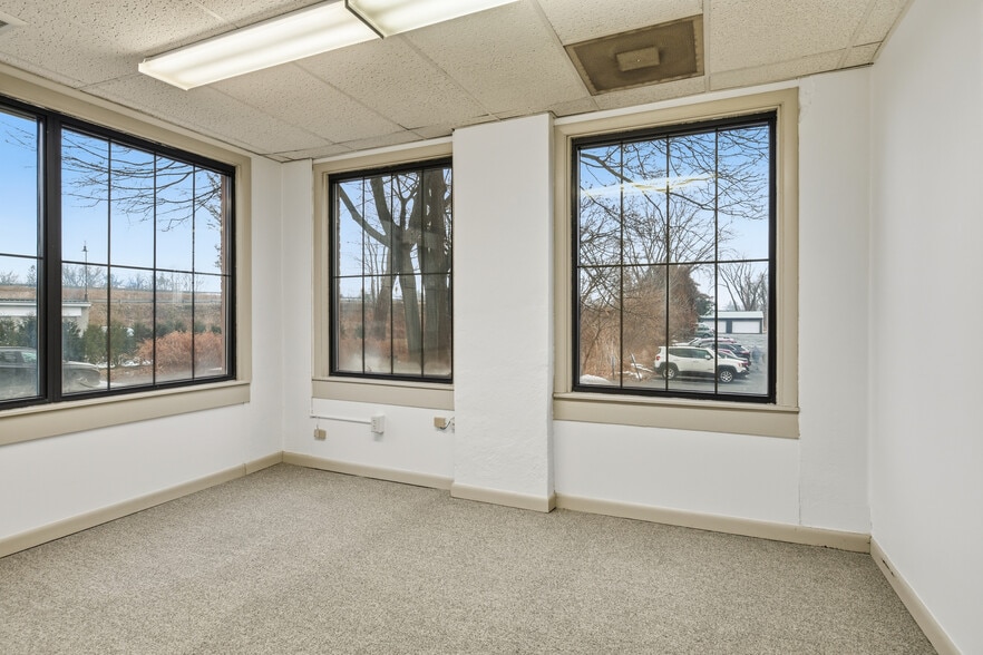 More Photos Of 355 Bridge St, Northampton Office For Lease