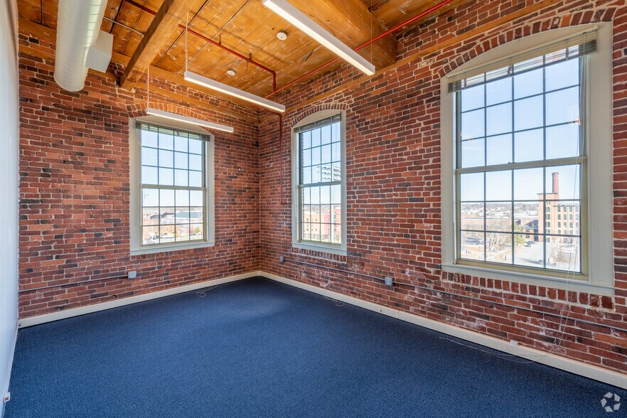 More Photos Of 175 Cabot St, Lowell Unknown For Lease