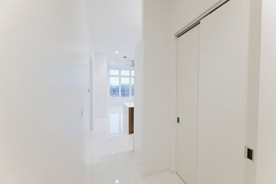 More Photos Of 400 S Old Woodward Ave, Birmingham Apartments For Sale