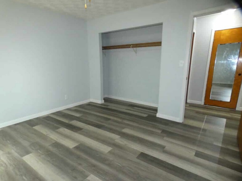 More Photos Of 105 S Washington St, Sparta Apartments For Sale