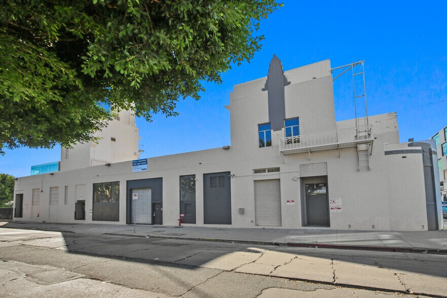 More Photos Of 7000 Romaine St, Los Angeles Showroom For Lease