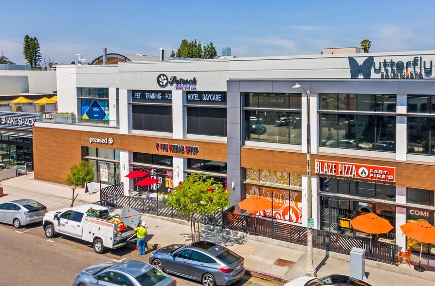 More Photos Of 17401-17405 Ventura Blvd, Encino General Retail For Lease