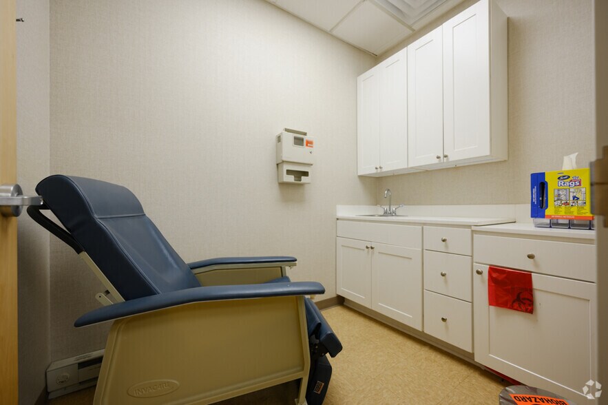 More Photos Of 1999 Sproul Rd, Broomall Medical For Lease