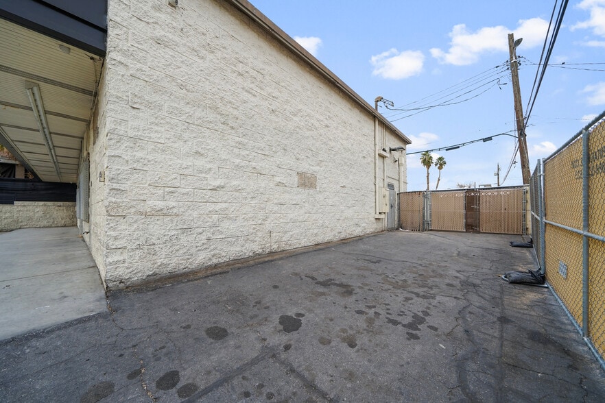 More Photos Of 200 W Boston Ave, Las Vegas Convenience Store For Sale