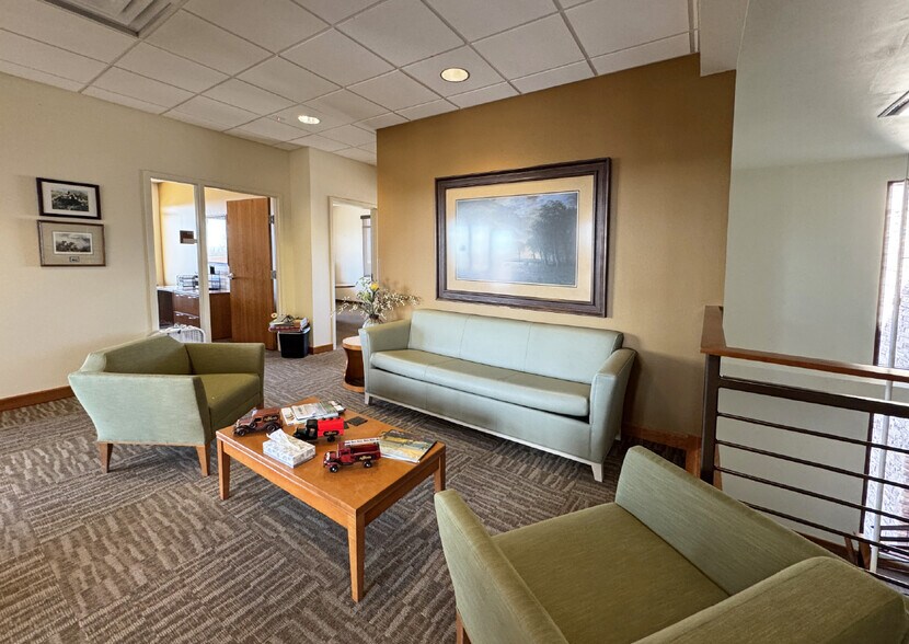 More Photos Of 5651 Balloon Fiesta Pky NE, Albuquerque Office For Lease