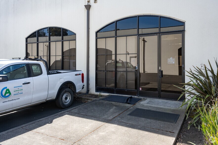 More Photos Of 215 W Gateway Rd, Napa Research And Development For Sale