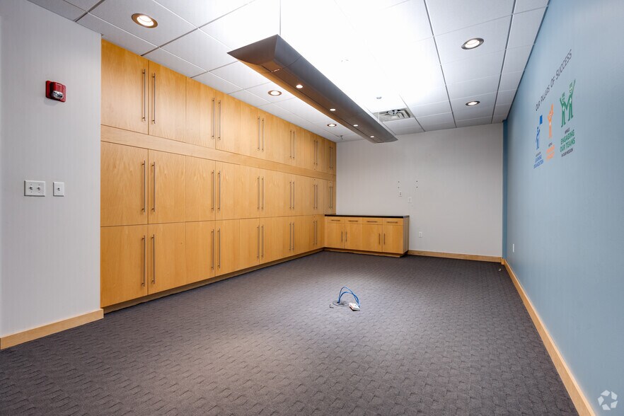 More Photos Of 3801 Hulen St, Fort Worth Office For Lease