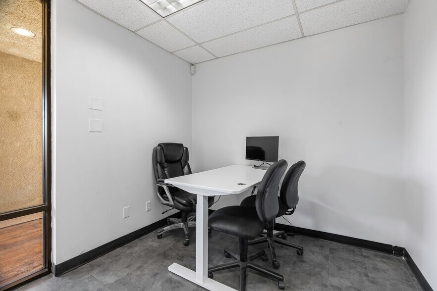 More Photos Of 4600 W American Ave, Bakersfield Office For Sale