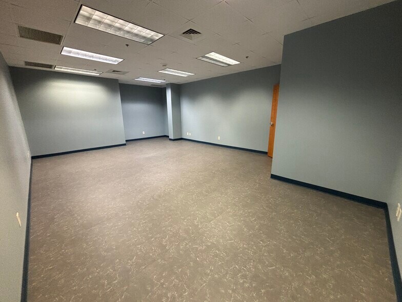 More Photos Of 186 Commerce Dr, LaGrange Industrial For Lease