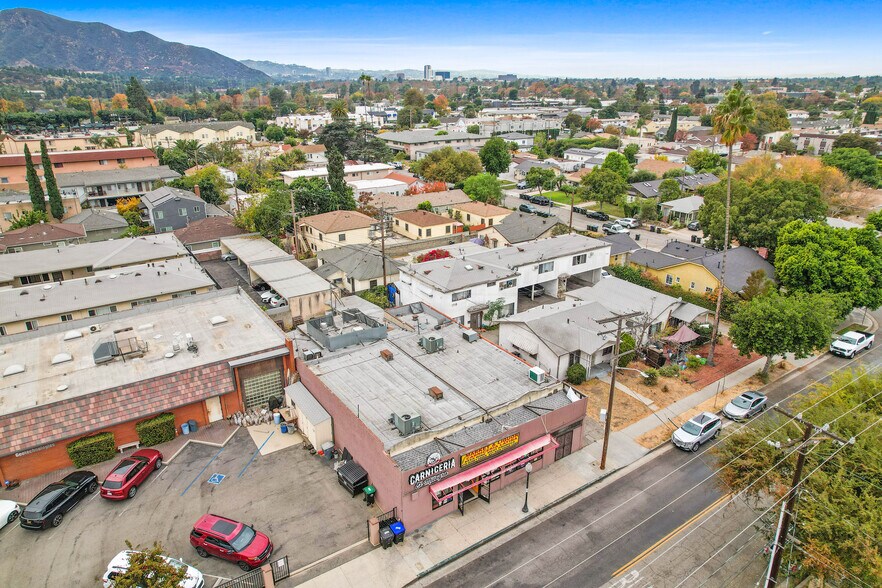 More Photos Of 1710 Lake St, Glendale Convenience Store For Sale