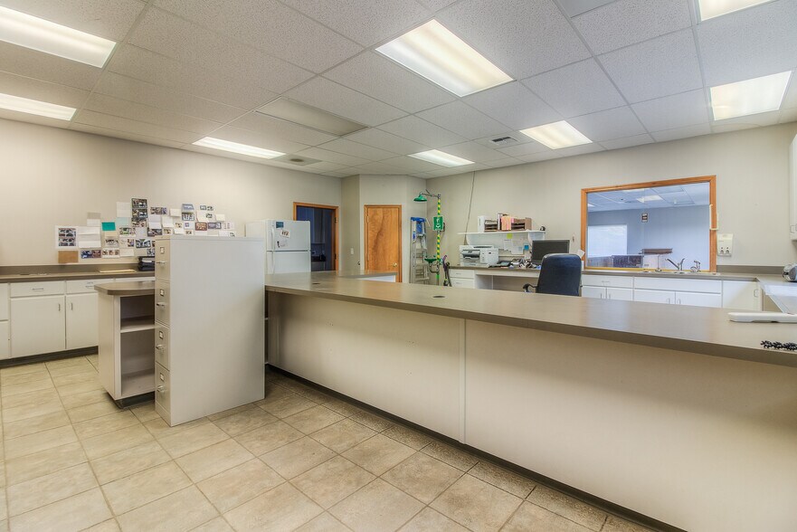 More Photos Of 445 Barnard Blvd, Sunnyside Office For Sale