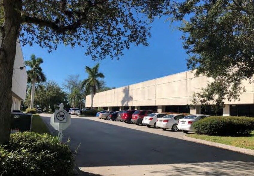 More Photos Of 7602-7644 15th St E, Sarasota Unknown For Lease