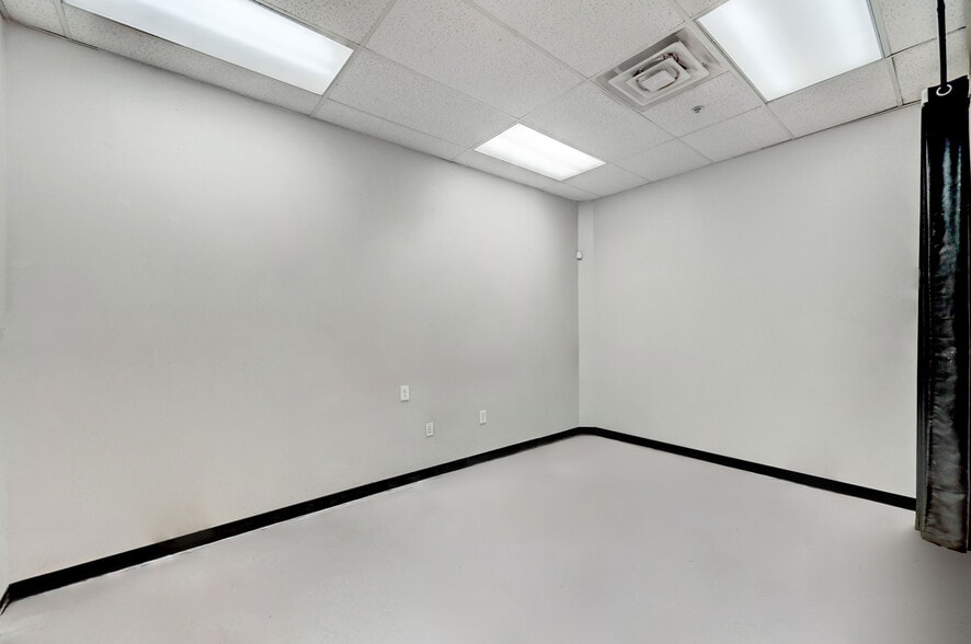 More Photos Of 3068 E Sunset Rd, Las Vegas Warehouse For Sale