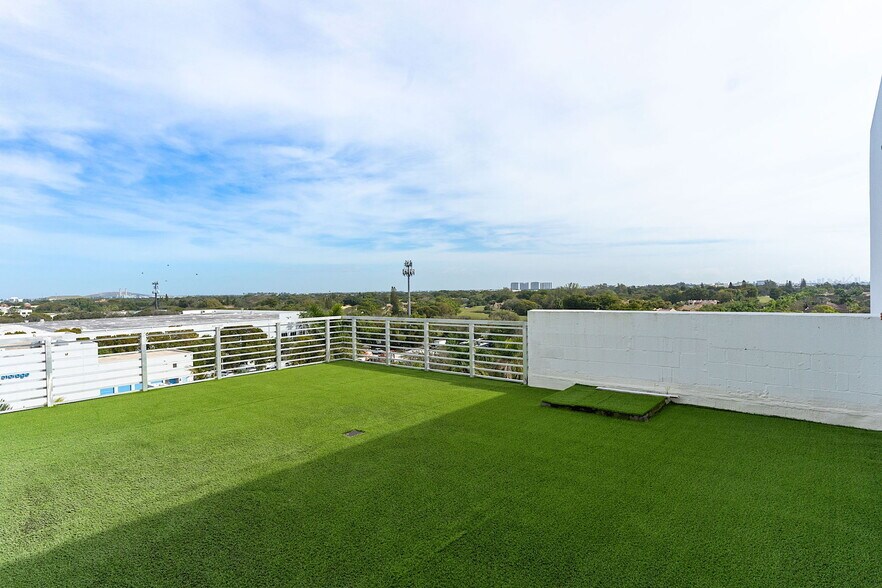 More Photos Of 10450 NW 33rd St, Doral Office For Sale