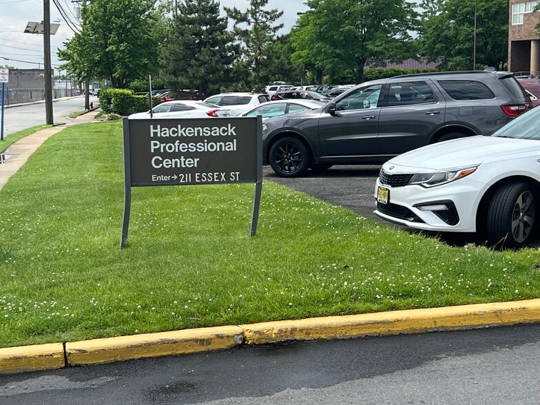 More Photos Of 211 Essex St, Hackensack Medical For Lease