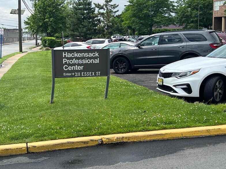 More Photos Of 211 Essex St, Hackensack Medical For Lease