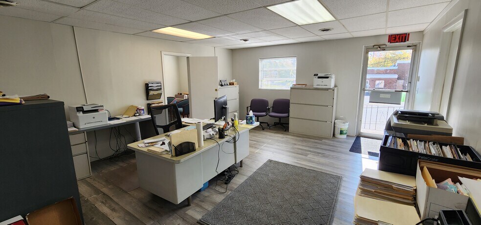 More Photos Of 4 Alcap Rdg, Cromwell Manufacturing For Lease