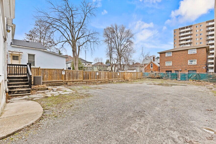 More Photos Of 196 King St, St Catharines Office For Sale