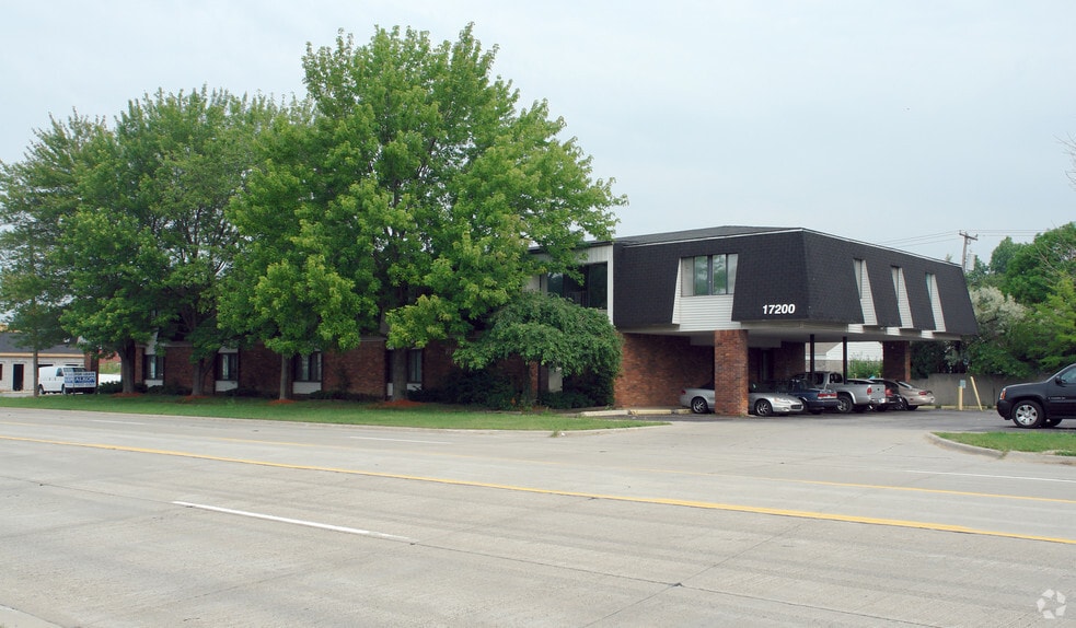 More Photos Of 17200 W 10 Mile Rd, Southfield Office For Lease