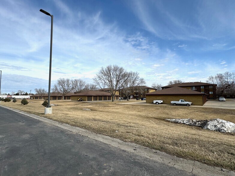 More Photos Of 2021 N Kimball St, Mitchell Apartments For Sale