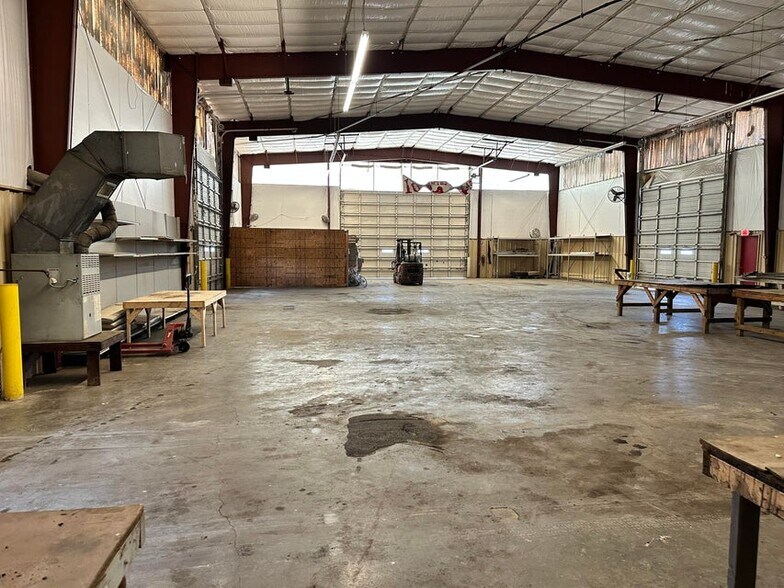 More Photos Of 910 State Highway 30 W, New Albany Warehouse For Sale