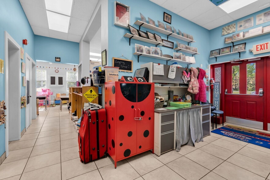 More Photos Of 321 W Farms Rd, Farmingdale Daycare Center For Sale