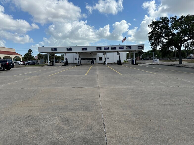 More Photos Of 5033 Saratoga Blvd, Corpus Christi Bank For Sale