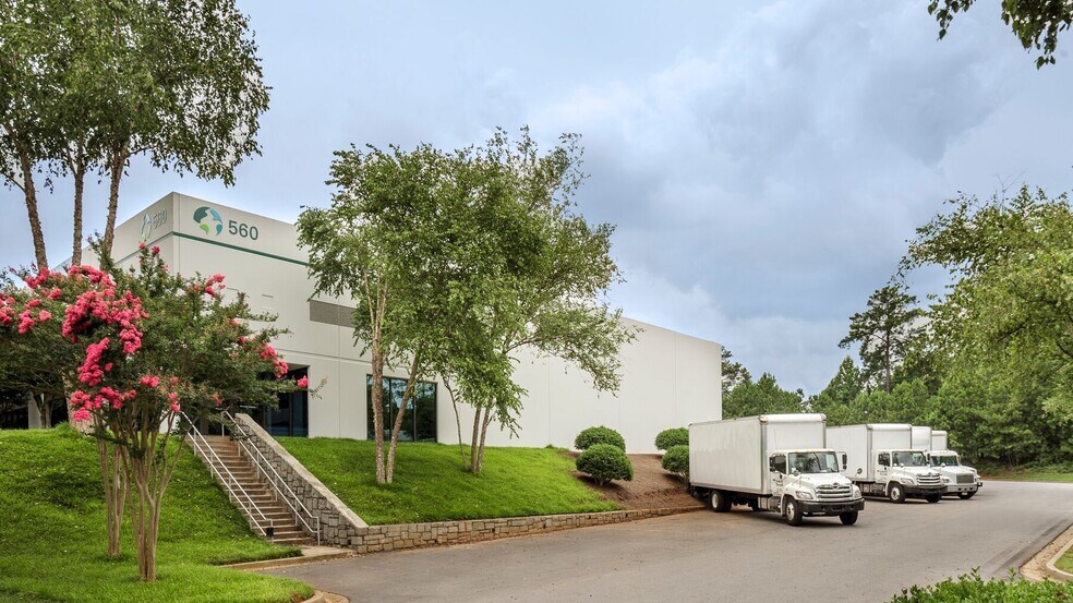 More Photos Of 560 Atlanta S Pky, College Park Unknown For Lease