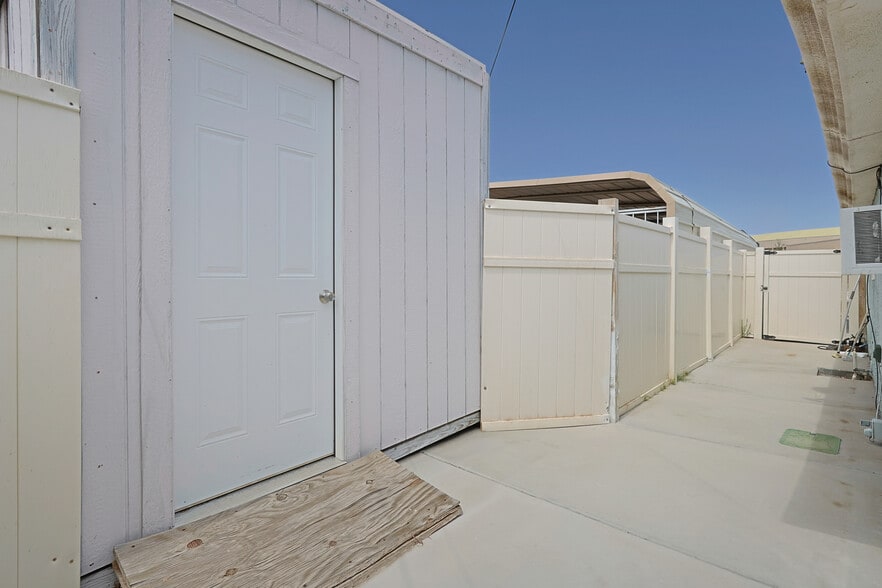 More Photos Of 303 Tin St, Henderson Office Residential For Sale
