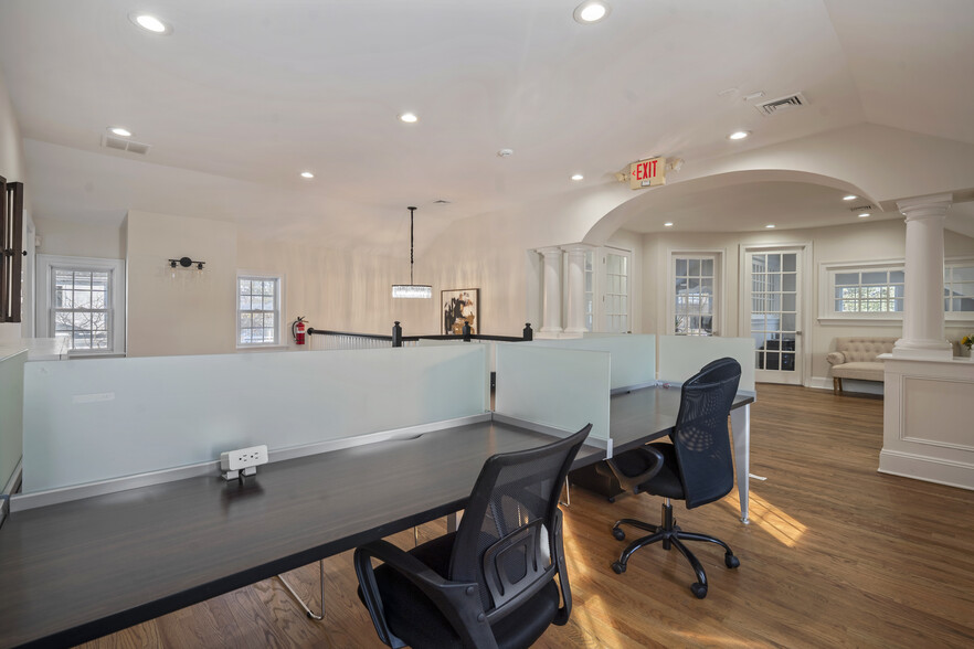 More Photos Of 113 tindall Rd, Middletown Office For Sale