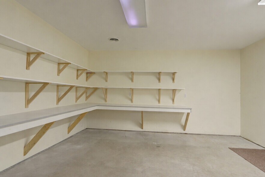 More Photos Of 762 Pre Emption Rd, Geneva Veterinarian Kennel For Sale