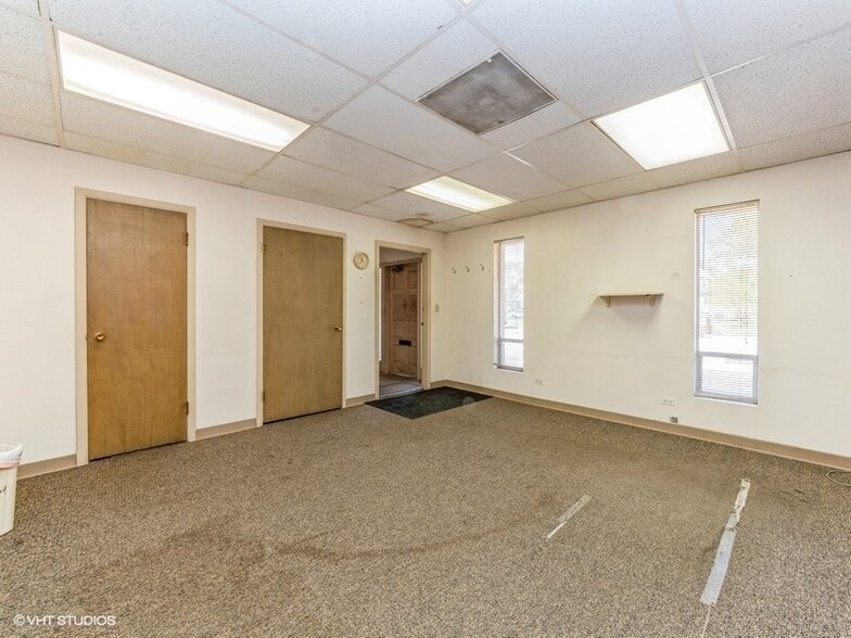 More Photos Of 717-727 1st Ave, Des Plaines Manufacturing For Sale